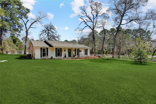 29040 East Lake, Hempstead, TX 77445