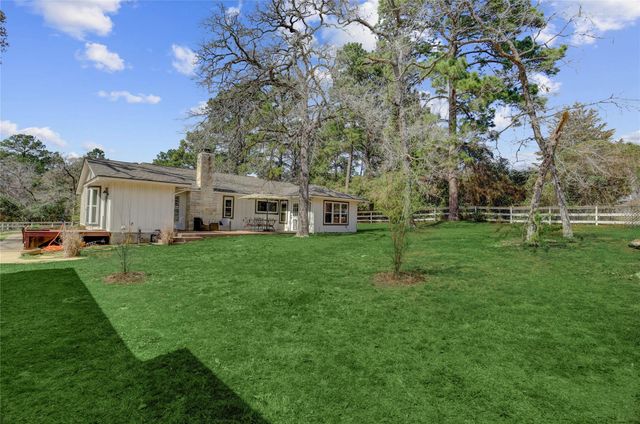 29040 East Lake, Hempstead, TX 77445