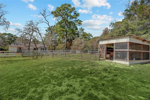 29040 East Lake, Hempstead, TX 77445