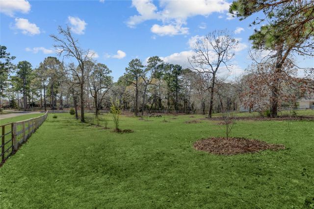 29040 East Lake, Hempstead, TX 77445