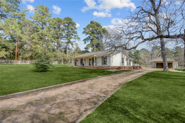 29040 East Lake, Hempstead, TX 77445