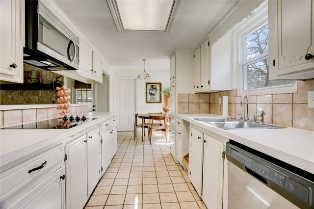 29040 East Lake, Hempstead, TX 77445