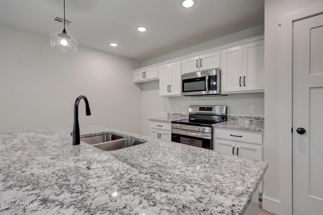 2017 Lakeview Street, Carthage, MO 64836