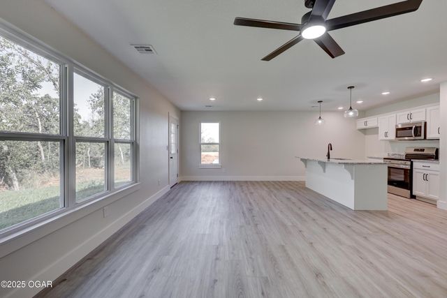 2017 Lakeview Street, Carthage, MO 64836