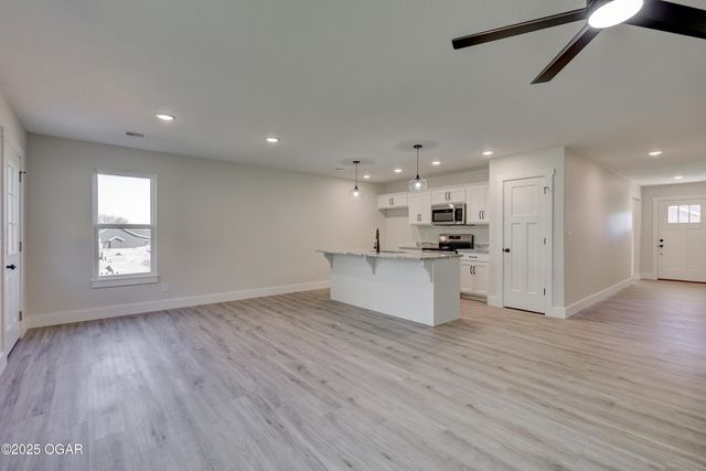 2017 Lakeview Street, Carthage, MO 64836