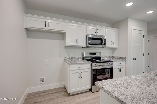 2017 Lakeview Street, Carthage, MO 64836