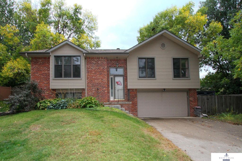 6221 S Richland Circle, Lincoln, NE 68516