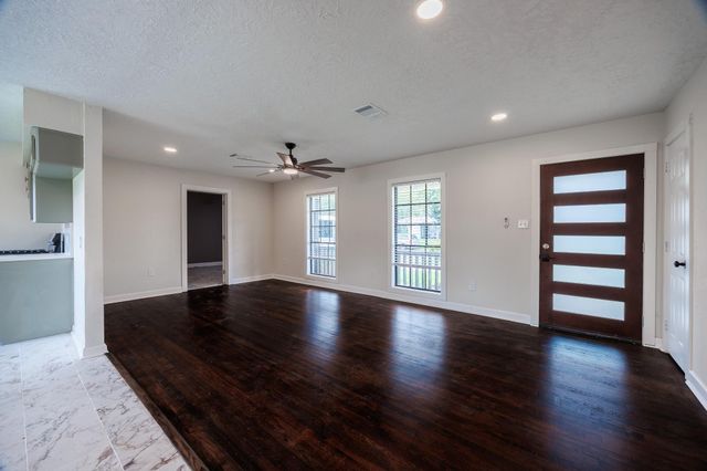 5618 Southbrook Street, Houston, TX 77033