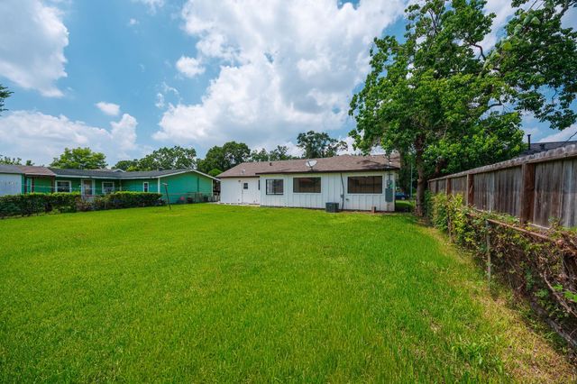 5618 Southbrook Street, Houston, TX 77033