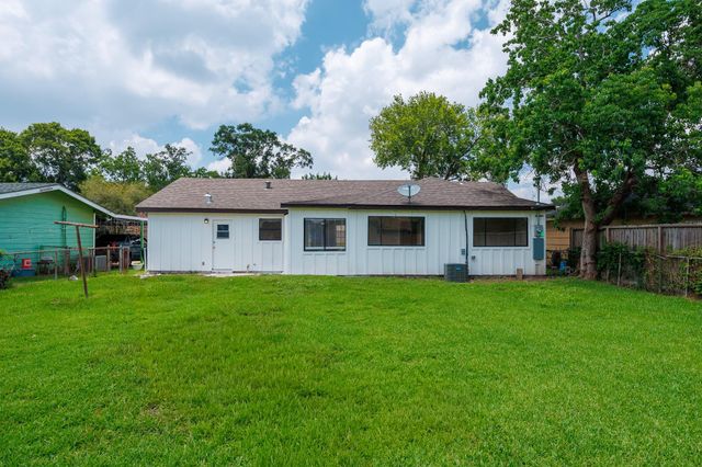 5618 Southbrook Street, Houston, TX 77033