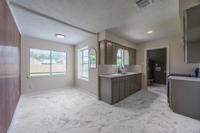 5618 Southbrook Street, Houston, TX 77033