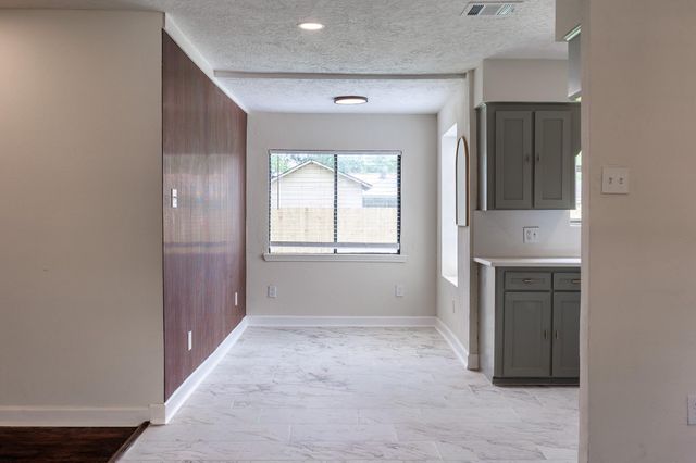 5618 Southbrook Street, Houston, TX 77033