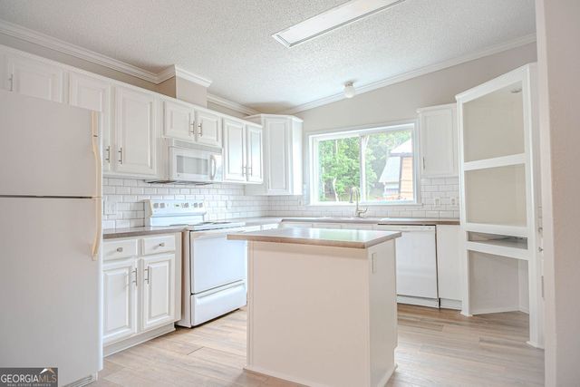 25 Deep Water Road, Mansfield, GA 30055