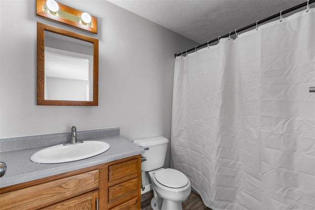 2340 E Mosherville Road, Jonesville, MI 49250