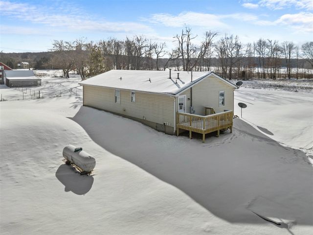 2340 E Mosherville Road, Jonesville, MI 49250