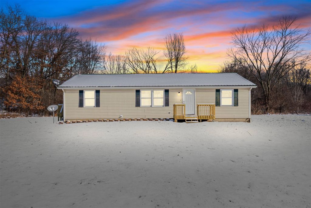 2340 E Mosherville Road, Jonesville, MI 49250