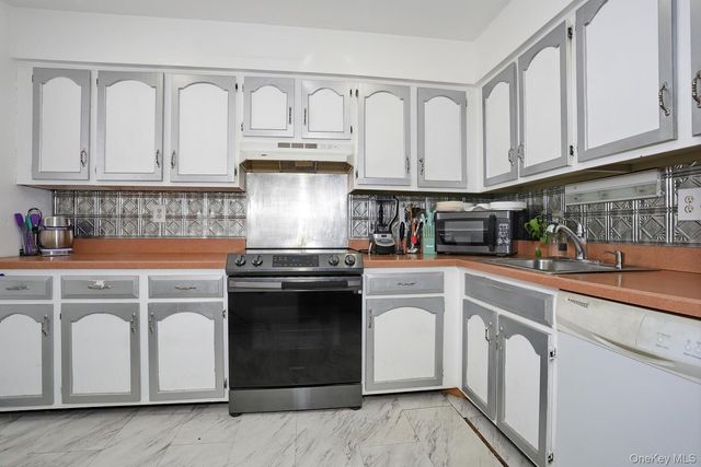 65 Buckingham Court, Pomona, NY 10970