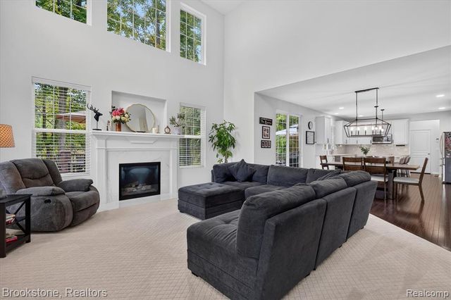 1731 Algonquian Trail, Lake Orion, MI 48362