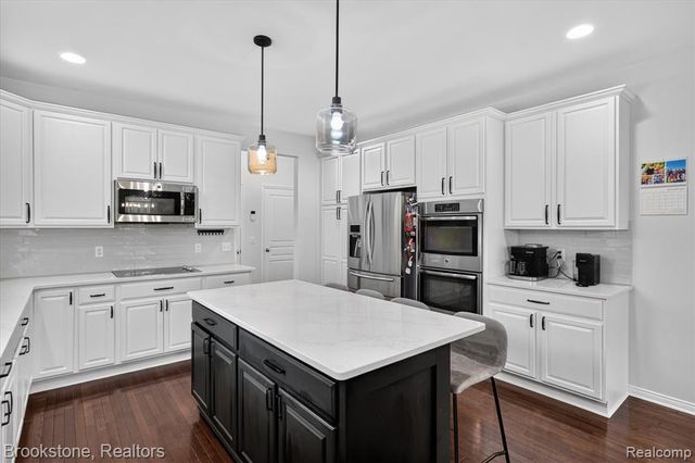 1731 Algonquian Trail, Lake Orion, MI 48362