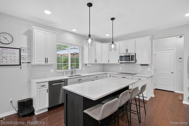 1731 Algonquian Trail, Lake Orion, MI 48362