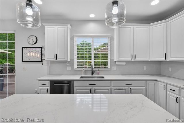 1731 Algonquian Trail, Lake Orion, MI 48362