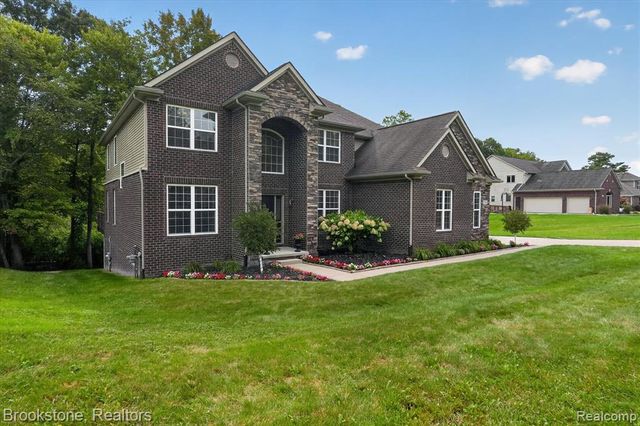 1731 Algonquian Trail, Lake Orion, MI 48362