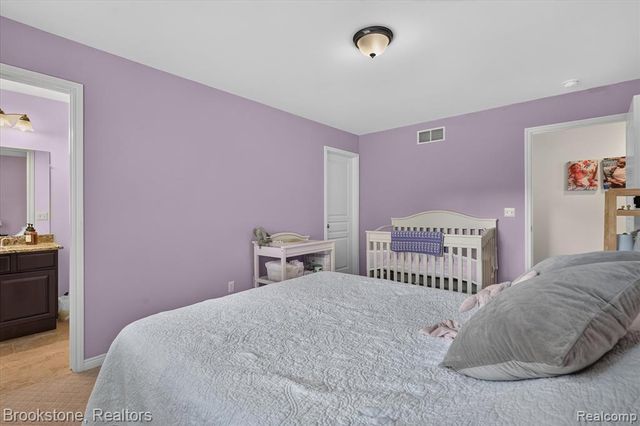 1731 Algonquian Trail, Lake Orion, MI 48362