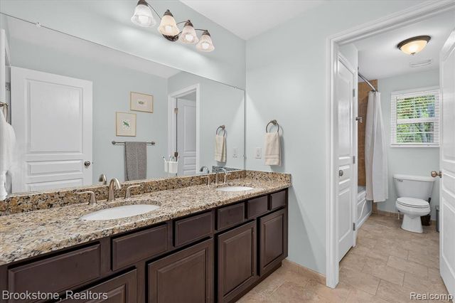 1731 Algonquian Trail, Lake Orion, MI 48362