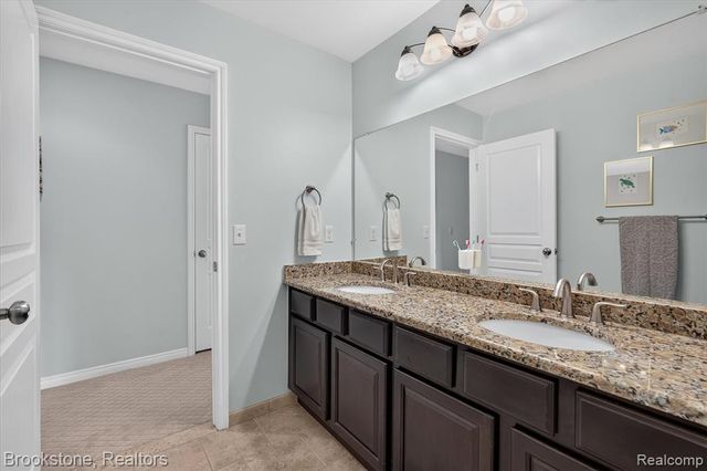 1731 Algonquian Trail, Lake Orion, MI 48362