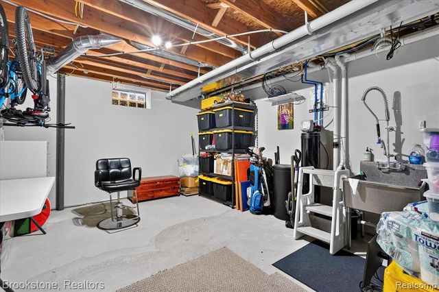 1731 Algonquian Trail, Lake Orion, MI 48362