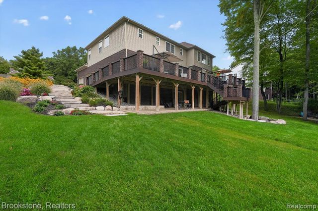 1731 Algonquian Trail, Lake Orion, MI 48362