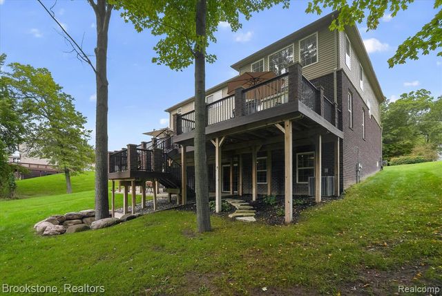 1731 Algonquian Trail, Lake Orion, MI 48362