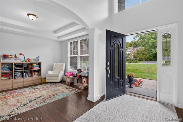 1731 Algonquian Trail, Lake Orion, MI 48362