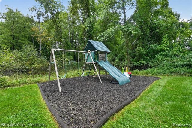 1731 Algonquian Trail, Lake Orion, MI 48362