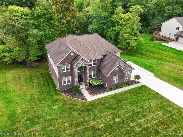 1731 Algonquian Trail, Lake Orion, MI 48362