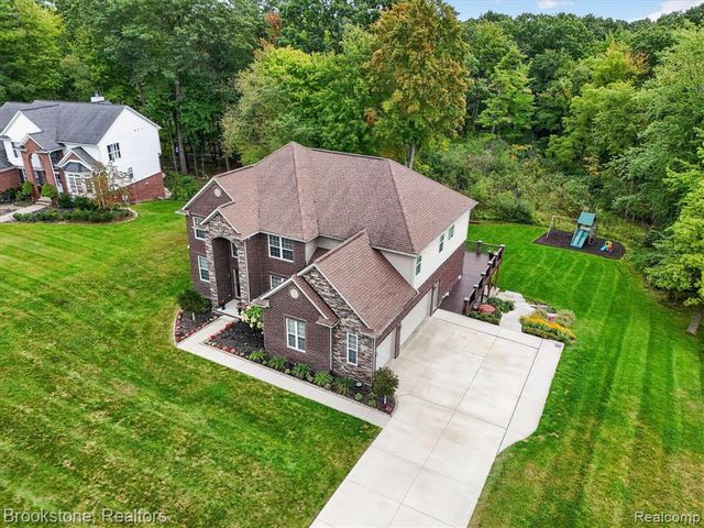 1731 Algonquian Trail, Lake Orion, MI 48362