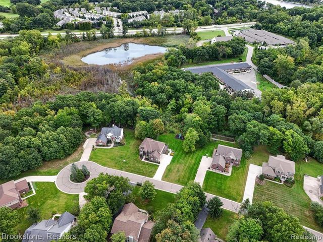 1731 Algonquian Trail, Lake Orion, MI 48362