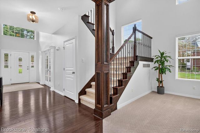 1731 Algonquian Trail, Lake Orion, MI 48362