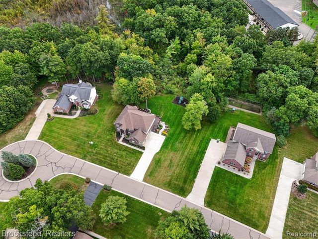 1731 Algonquian Trail, Lake Orion, MI 48362