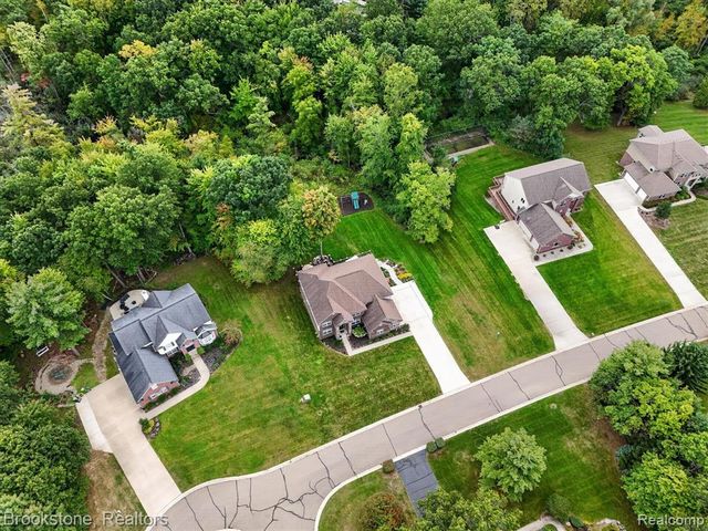 1731 Algonquian Trail, Lake Orion, MI 48362