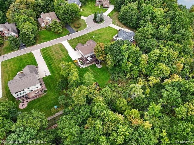 1731 Algonquian Trail, Lake Orion, MI 48362