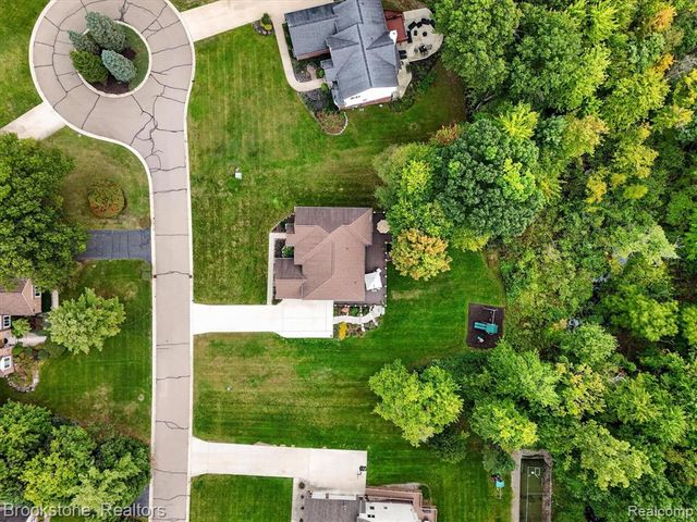 1731 Algonquian Trail, Lake Orion, MI 48362