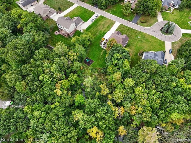 1731 Algonquian Trail, Lake Orion, MI 48362
