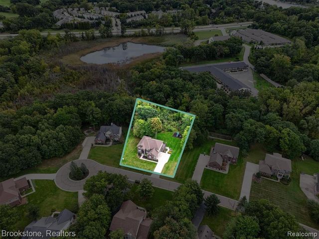 1731 Algonquian Trail, Lake Orion, MI 48362