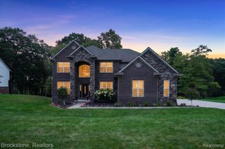 1731 Algonquian Trail, Lake Orion, MI 48362