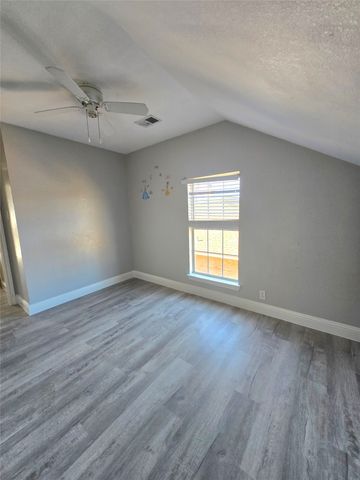 400 Buckskin Drive, Red Oak, TX 75154