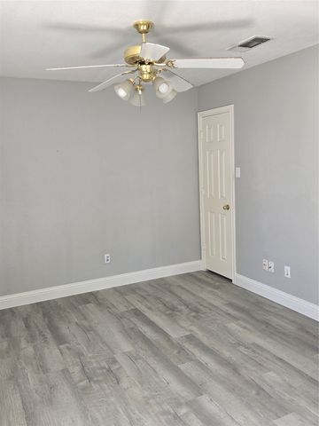 400 Buckskin Drive, Red Oak, TX 75154