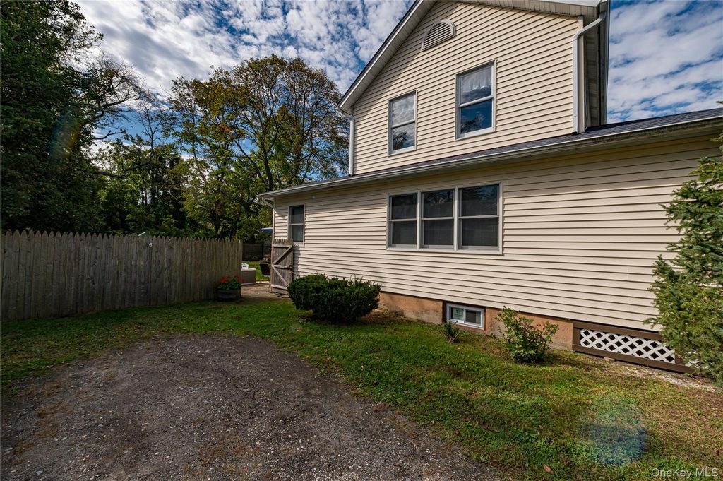 328 Pulaski Road, Kings Park, NY 11754 — photo 4