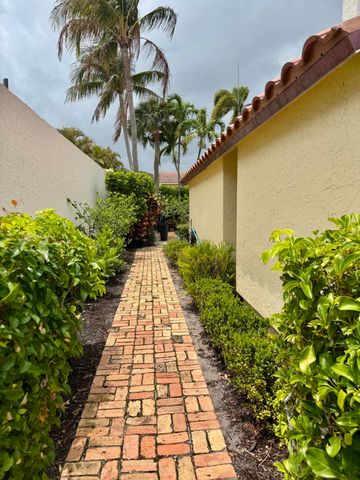 104 W Spearfish Lane, Jupiter, FL 33477