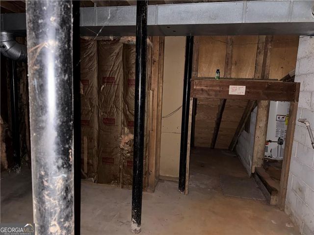 933 Viking Drive, Stone Mountain, GA 30083